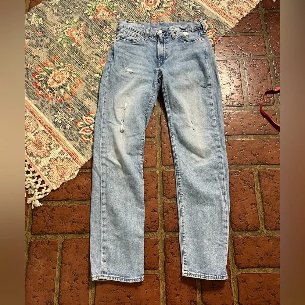 Levi’s factory distressed 514 straight fit denim jeans